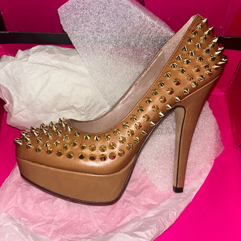 VINCE CAMUTO Brown Fudge Leather MADELYN Spike Platform Pumps